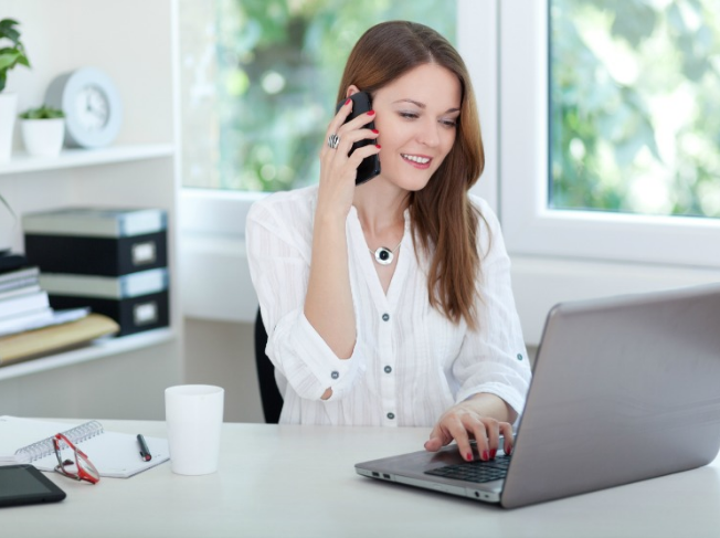 Suivi en Temps Réel et Communication avec les Clients